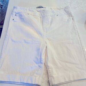 Liverpool Bermuda Short - White - 30/10